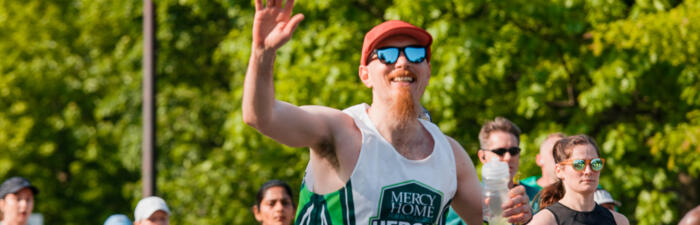 Mercy Home Heroes runner during the 2025 Bank of America Chicago 13.1