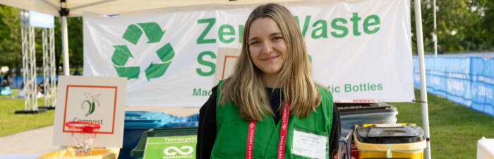 Green Team volunteer at a Zero Waste Station at the 2025 Bank of America Chicago 13.1