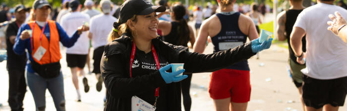 Volunteer distributing water at the 2025 Bank of America Chicago 13.1
